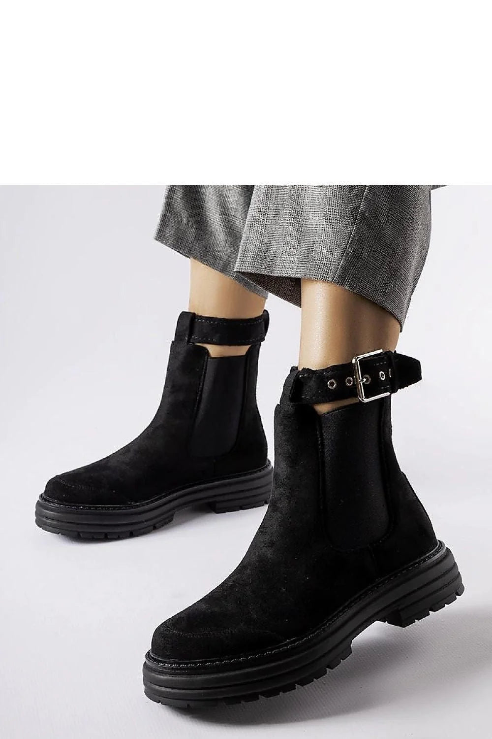 bottines Chelsea femme cuir suédé noir semelle caoutchouc crantée élastiques latéraux bride métallique ajustable talon bas confort renforcées chic