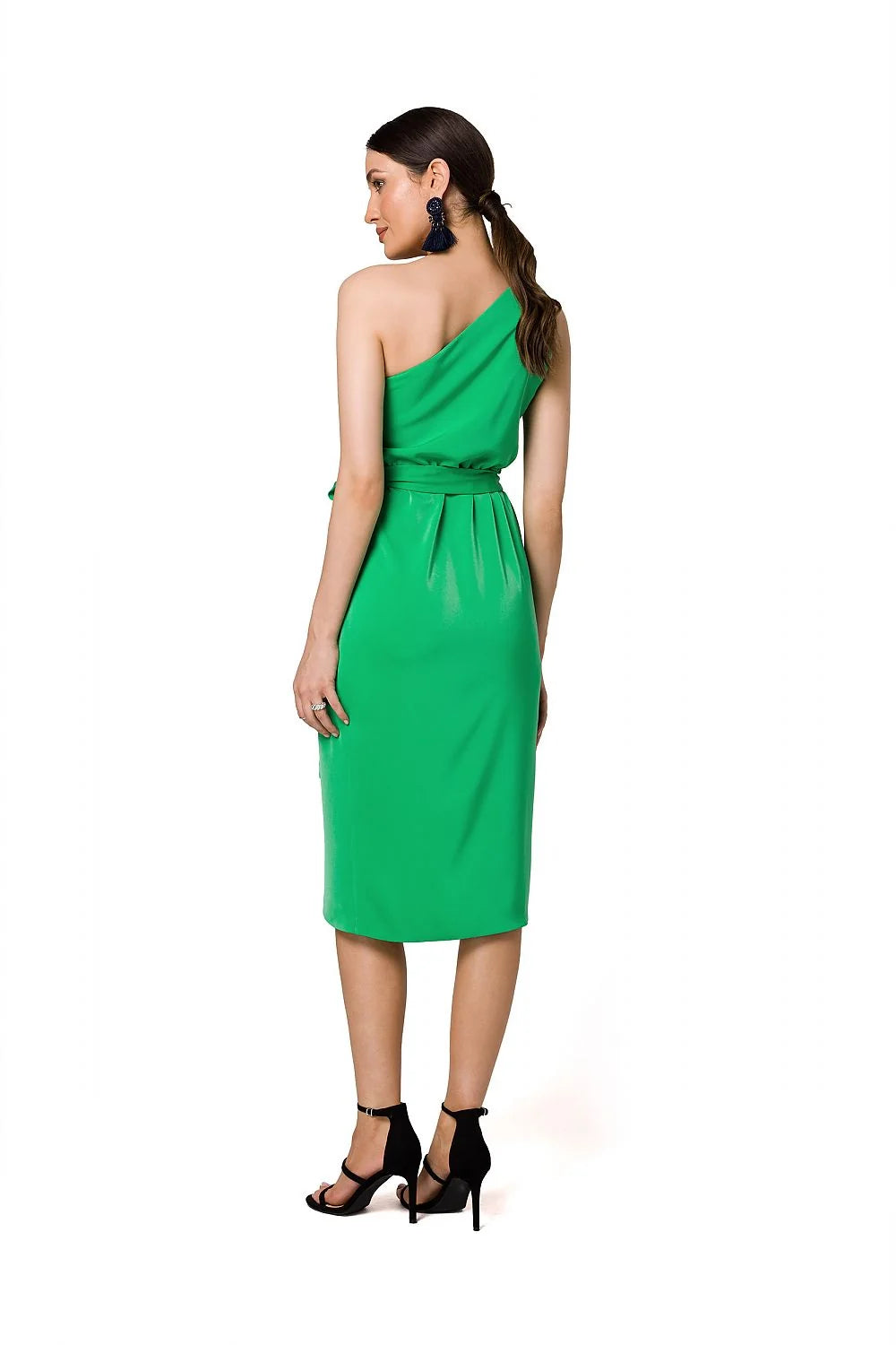 Robe de cocktail asymétrique épaule nue vert émeraude taille ajustable tissu satiné sans manches femme