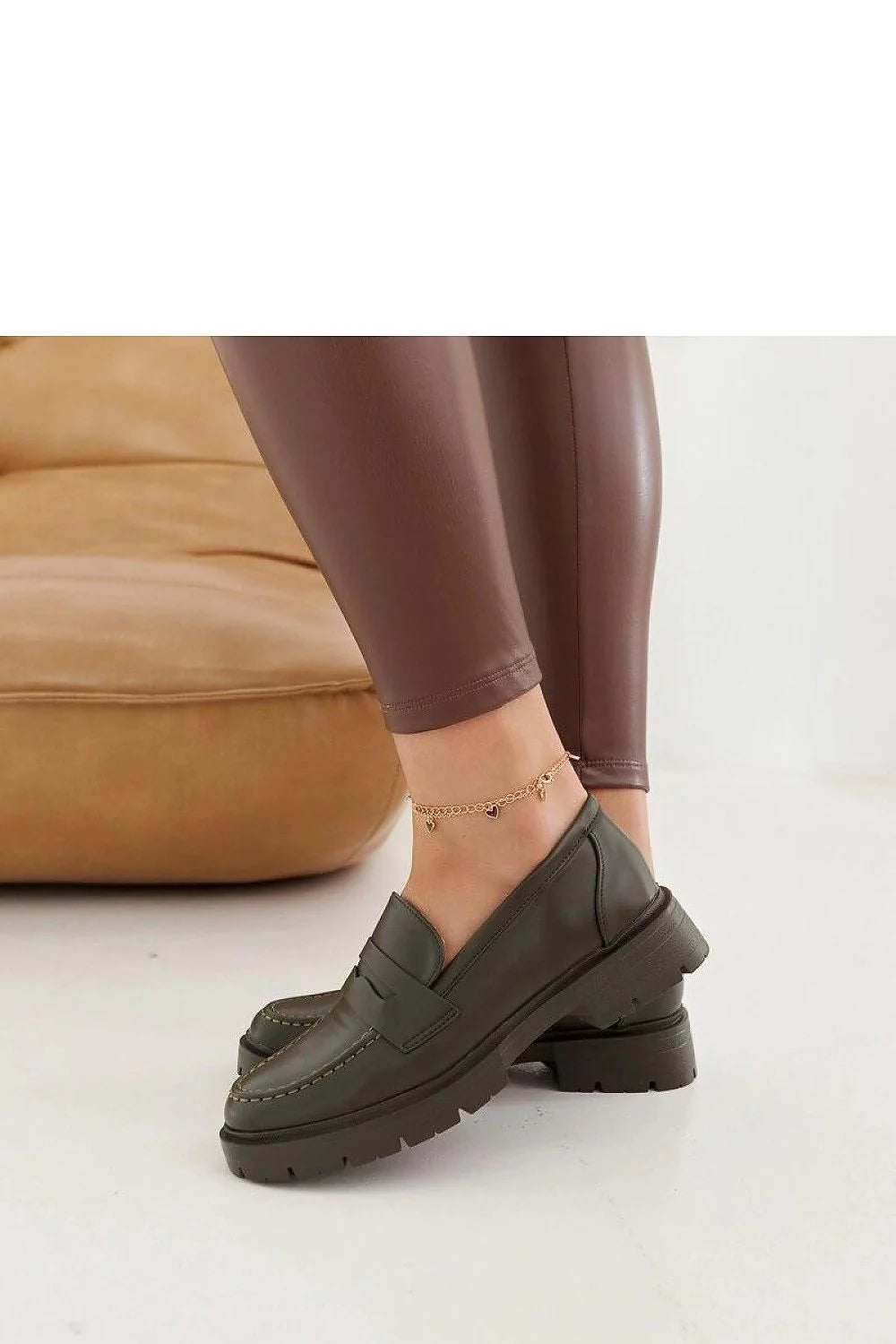 mocassins femmes penny loafers cuir synthétique vert olive foncé bout rond semelle crantée antidérapante talon bas compensé slipon confortable surpiqûres