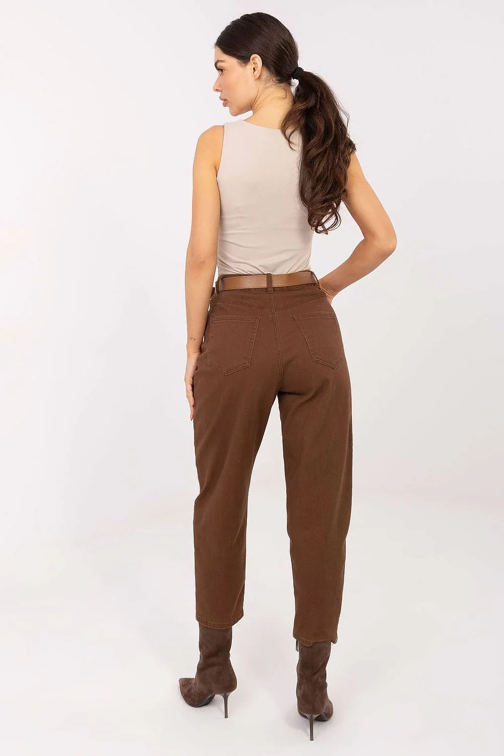 jean mom femme taille haute stretch élasthanne polyester confortable fuselé coupe classique intemporel zip bouton poches arrière ceinture boucle