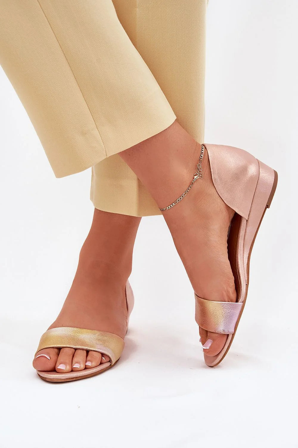 Sandales Step in style pour femmes cuir naturel design élégant ouverture latérale talon 3 cm chaîne cheville