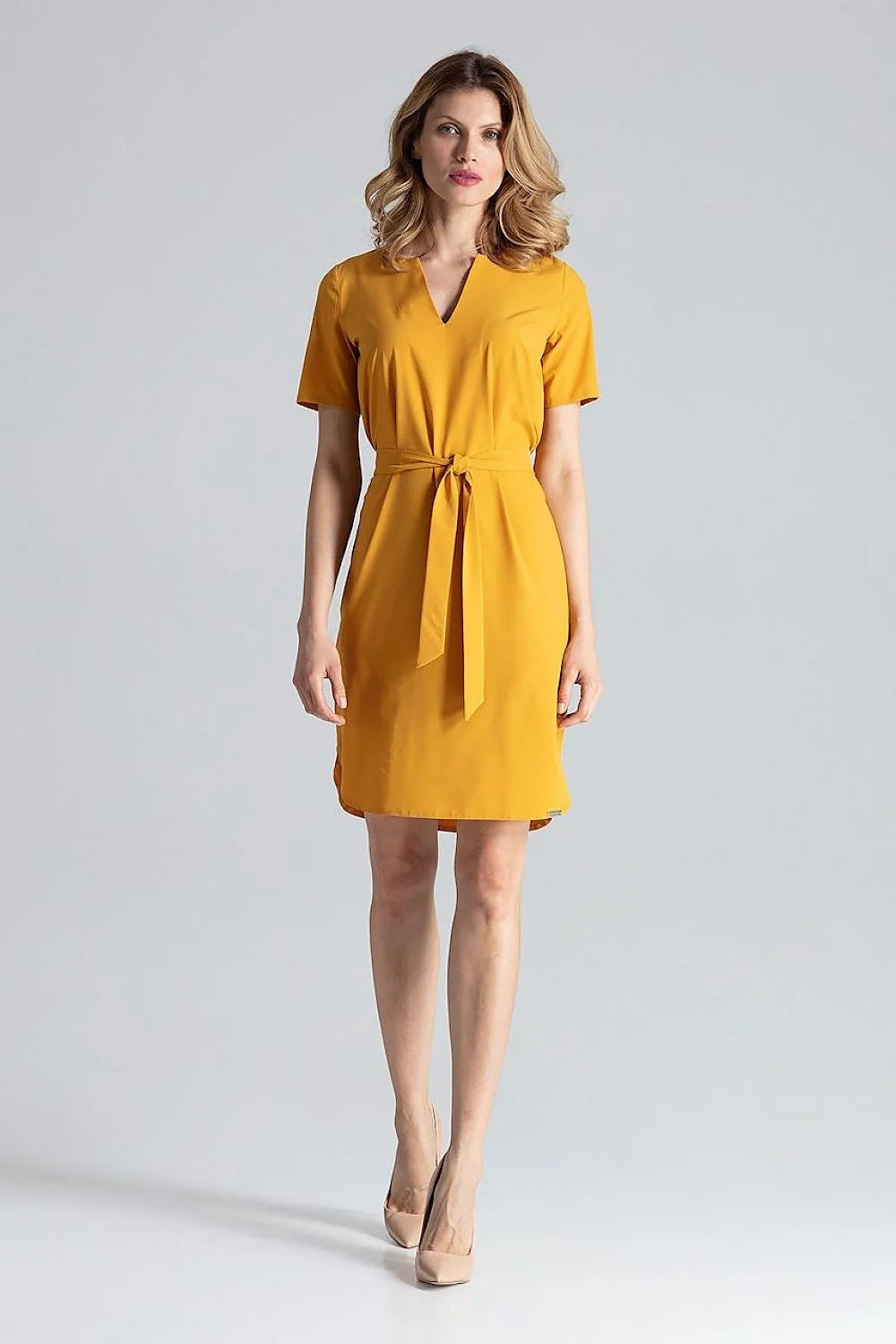 robe chemise ceinturée mi longue genoux manches courtes col V coupe droite féminine imprimé animal beige doré fluide polyester