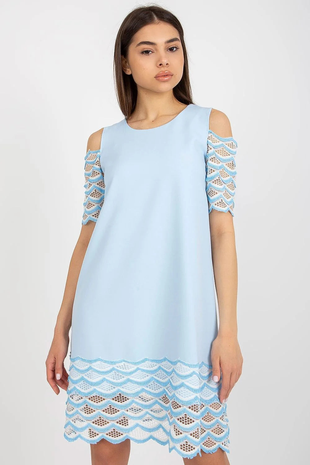 Robe de cocktail moderne élégante manches courtes ajourées encolure ronde coton élasthanne polyester femme