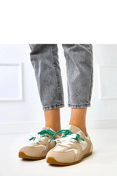 baskets basses femme suédé cuir écologique beige crème rétro running perforées bout arrondi lacets blancs verts semelle gomme