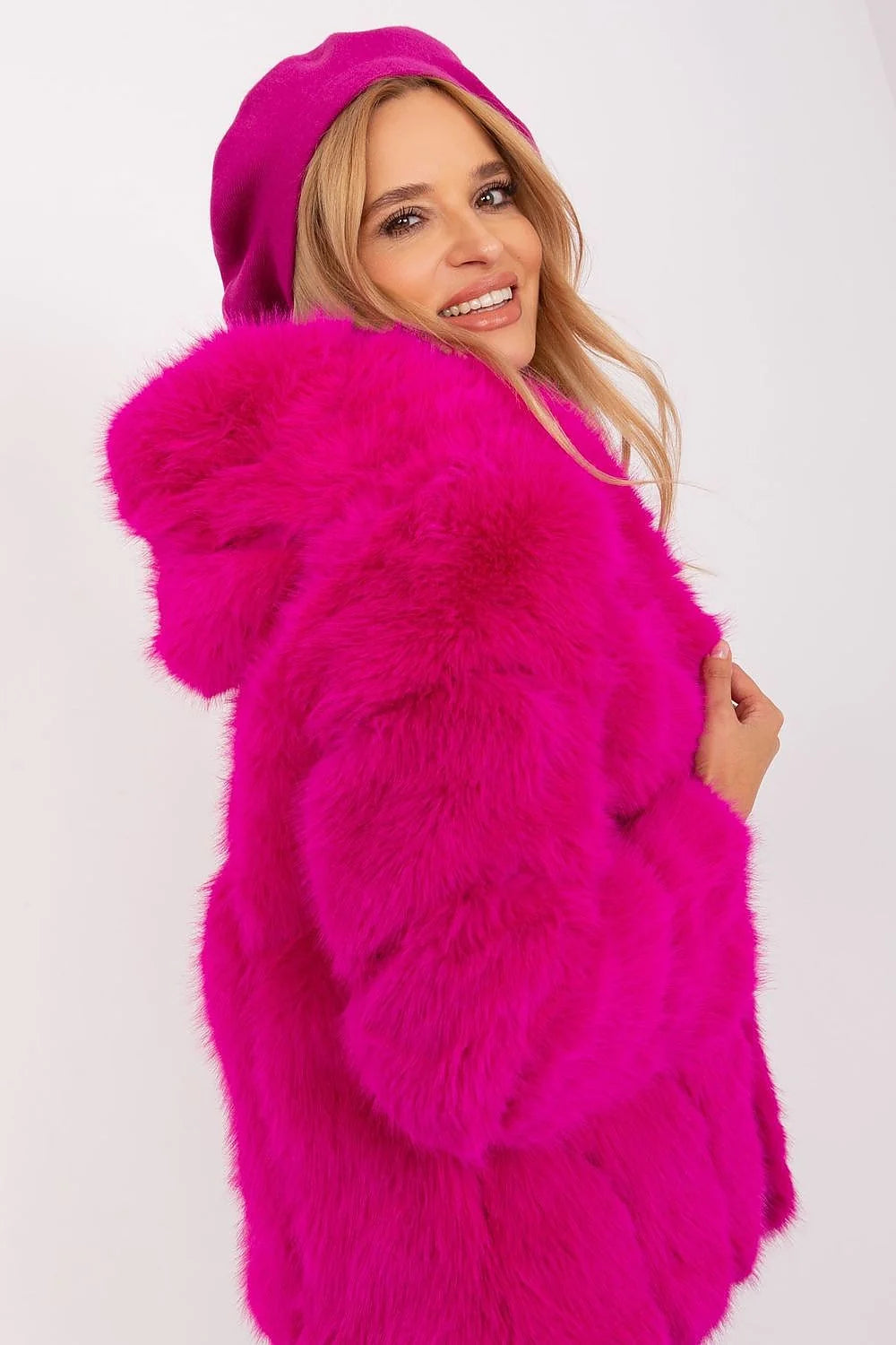 Veste en fausse fourrure pour femme couleur fuchsia texture dense manches longues col classique occasion spéciale mode élégant