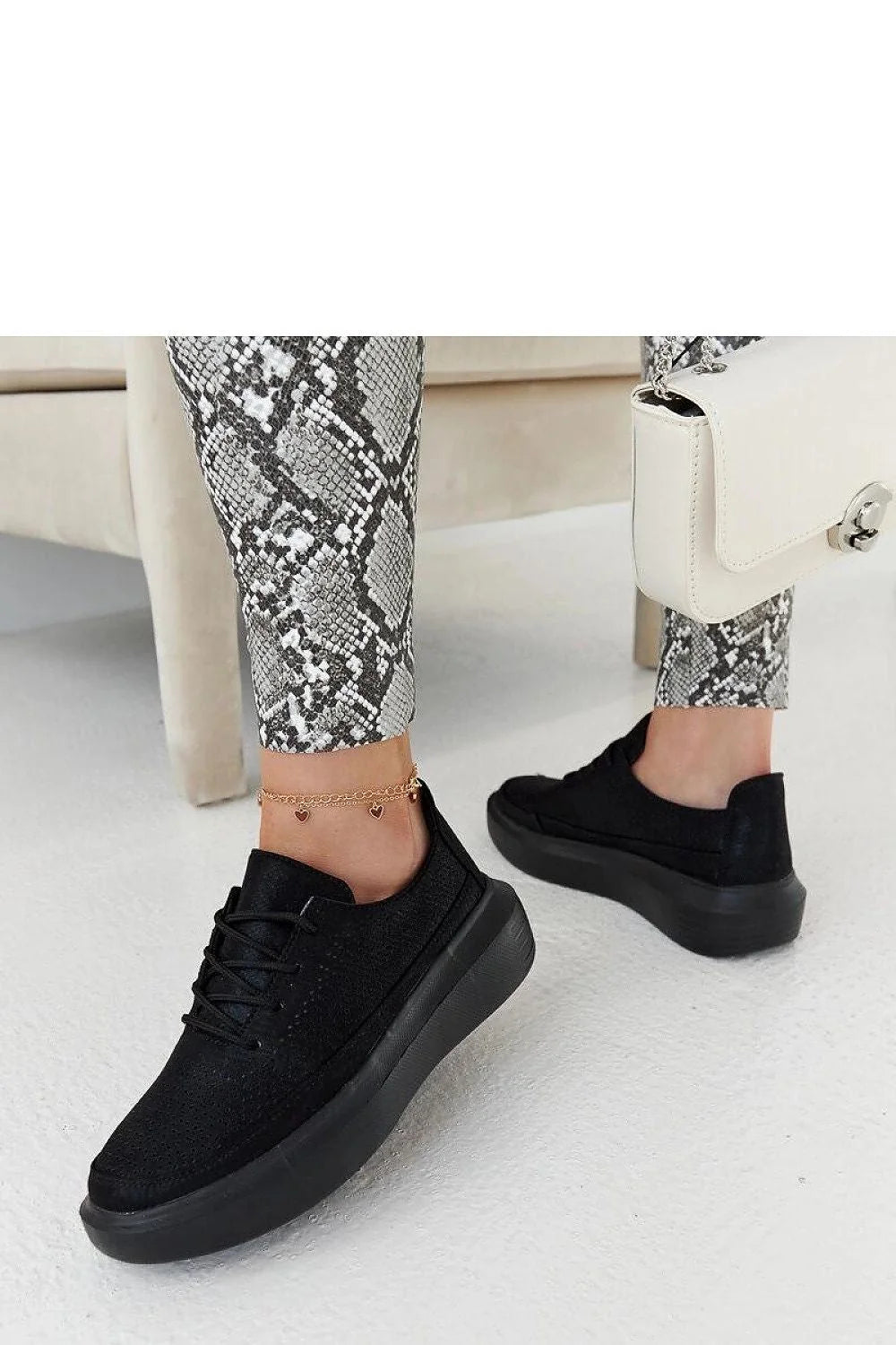 baskets noires plateforme Lori femme maille respirante semelle caoutchouc épaisse adhérente confortable minimaliste épurée polyvalente urbaine légère stable lacets ajustables