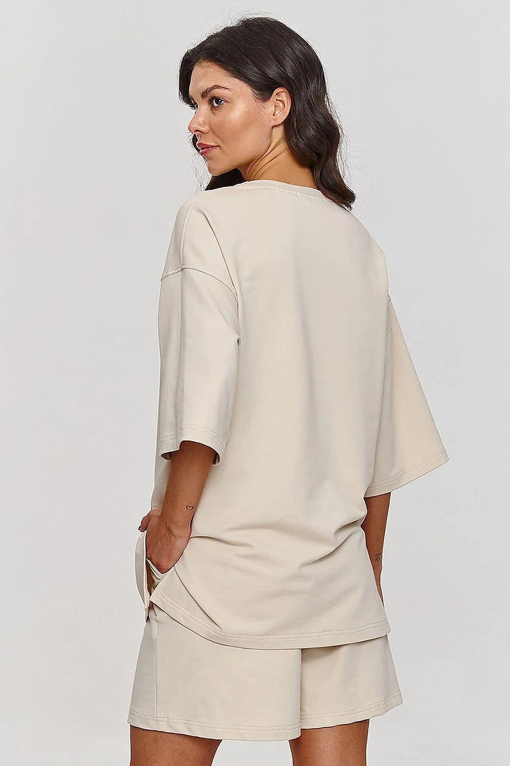 Ensemble Makadamia pour femmes, survêtement casual minimaliste en coton beige uni, coupe ample oversize, manches mi-longues, short élastique taille ajustable, vêtement confortable quotidien