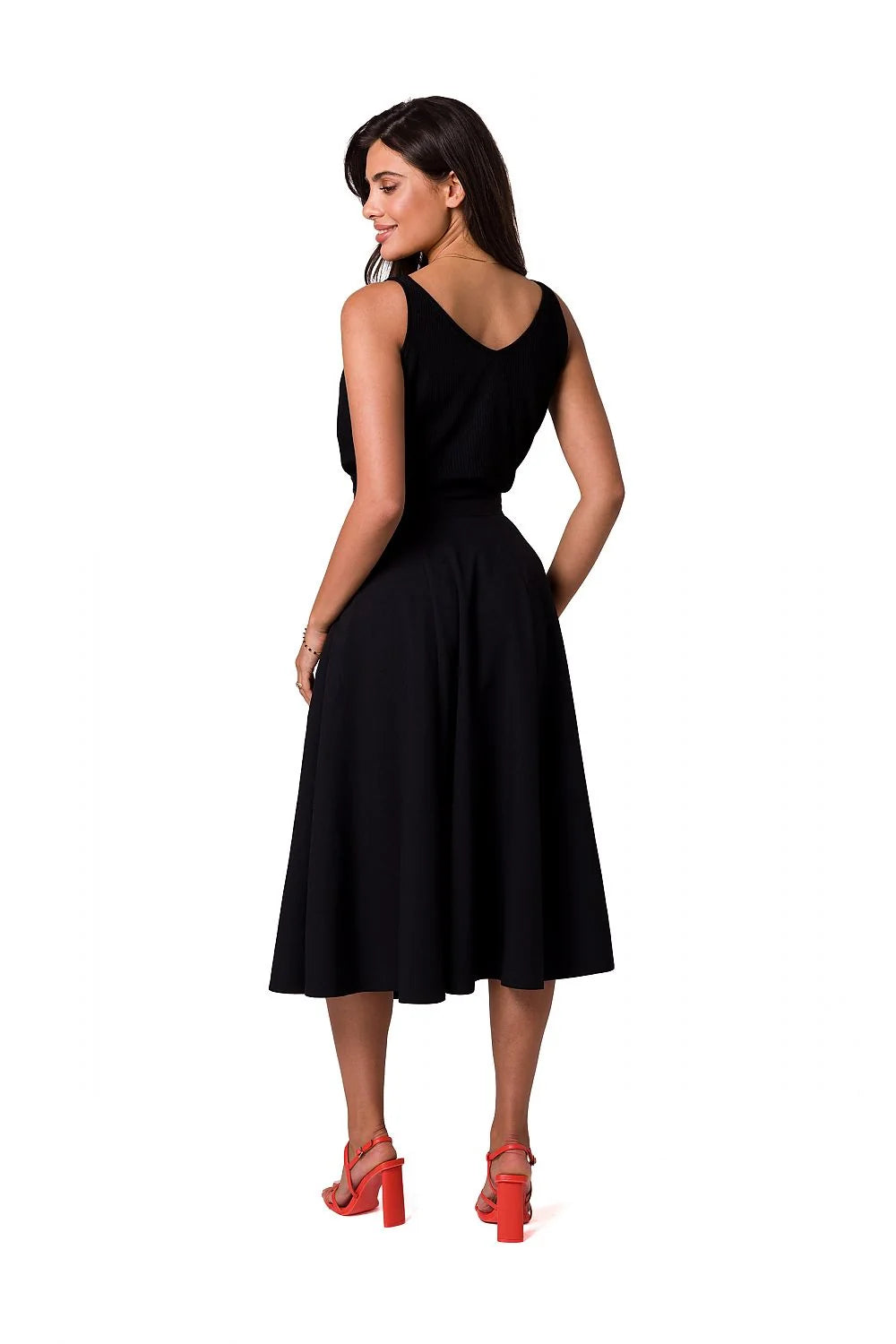 Jupe midi évasée taille haute ceinture intégrée boutons décoratifs dorés polyester fluide tombé léger rose poudré noir trapèze plissée
