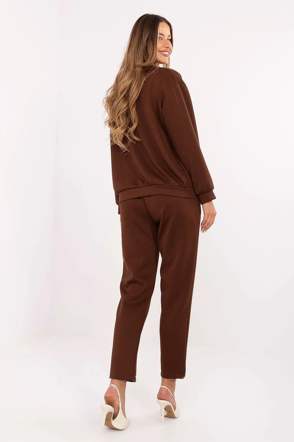 ensemble femme casual chic sweat zippé capuche manches longues poches cargo broches subtiles pantalon taille haute ceinture décorative viscose élasthanne
