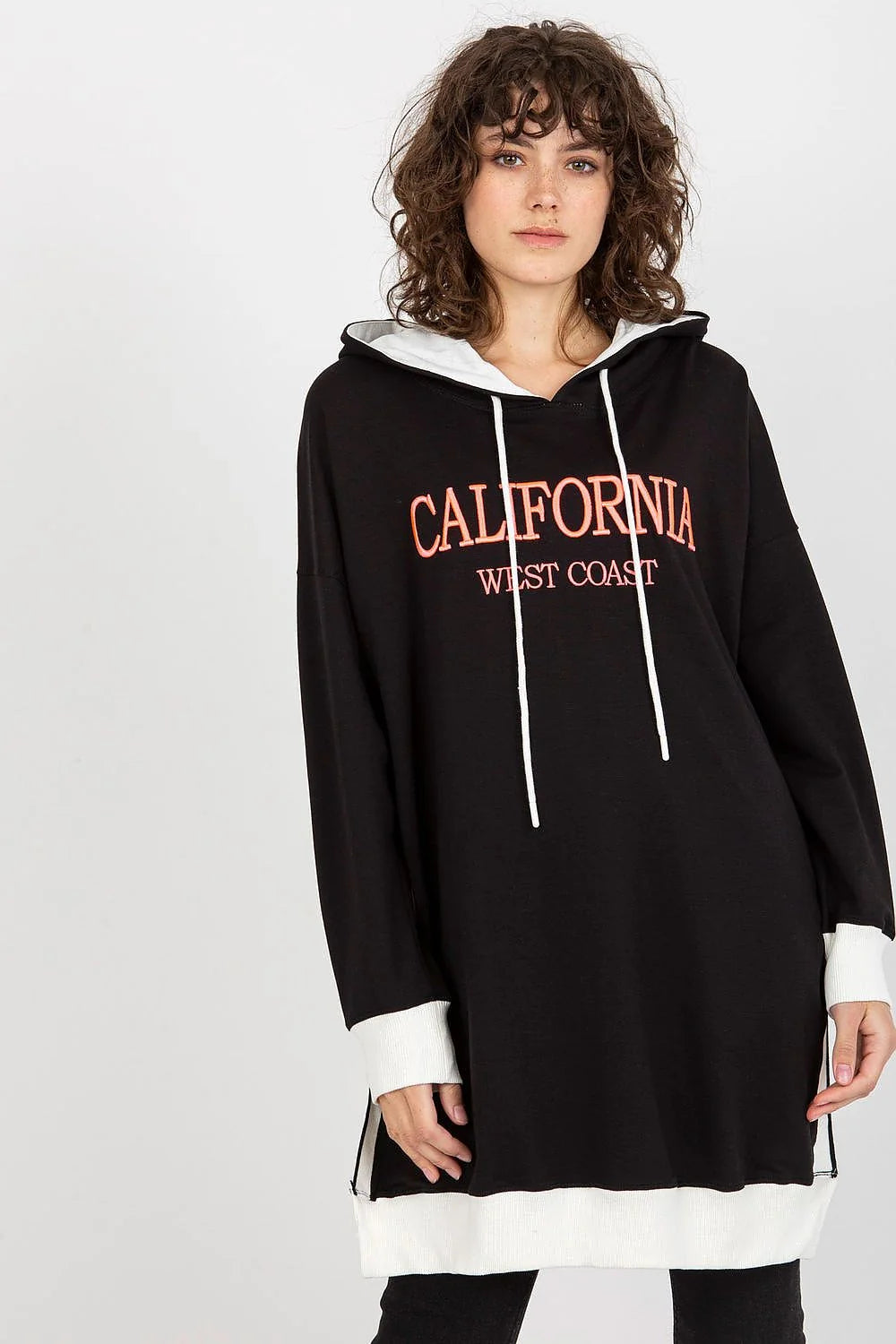 Sweatshirt femme style casual moderne oversize longueur california west coast coton polyester élasthanne noir blanc rouge