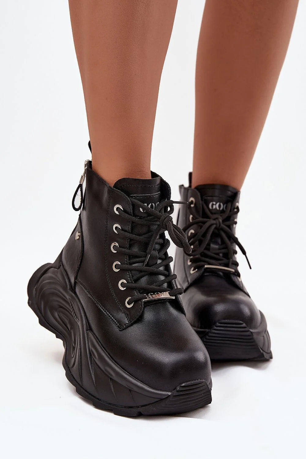 bottines femme cuir naturel noir montantes plateforme massive semelle sculptée antidérapante lacets oeillets fermetures éclair arrière bout arrondi style rangers