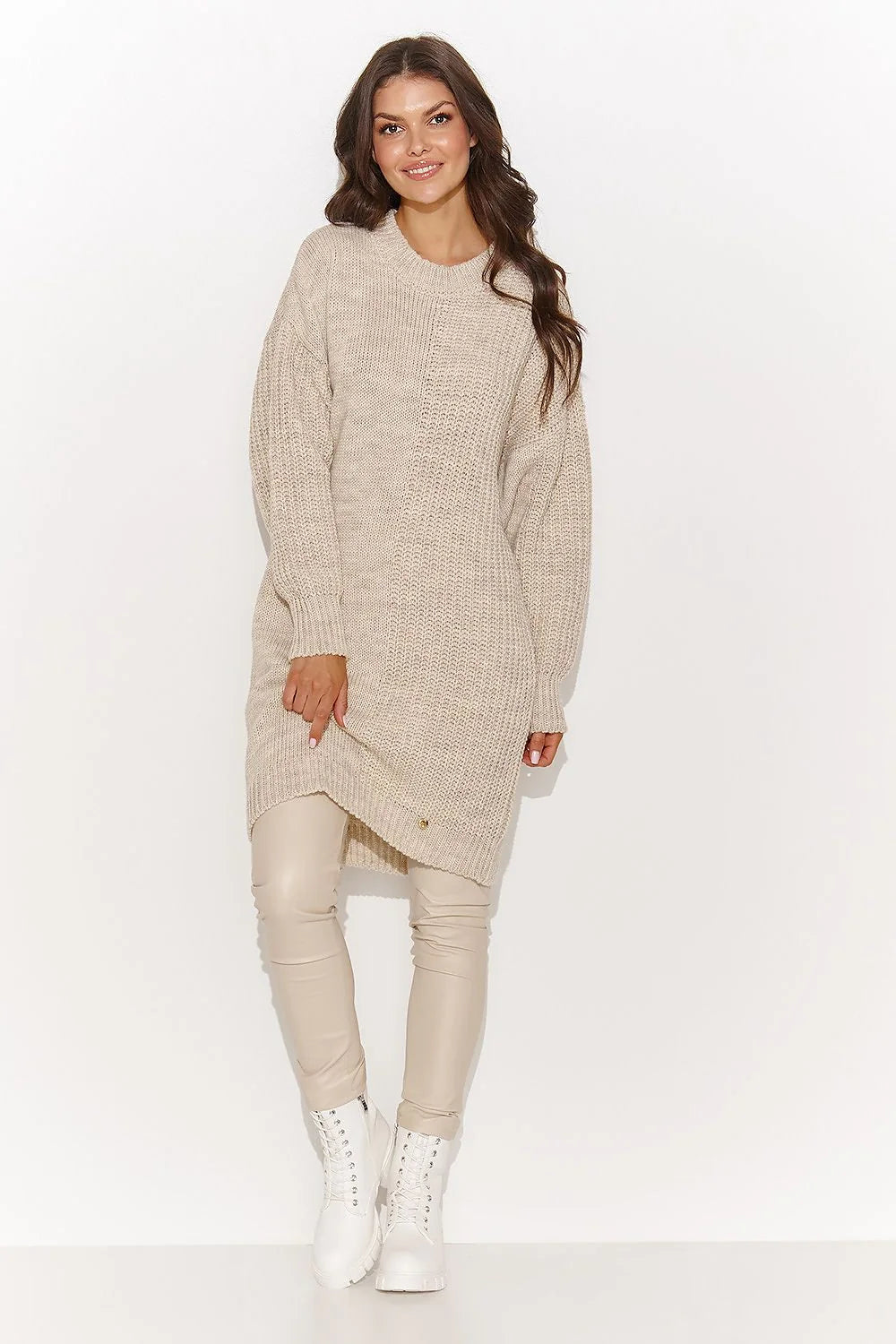 Pull femme longueur genou style moderne ample en tricot épais couleurs neutres occasions automne hiver