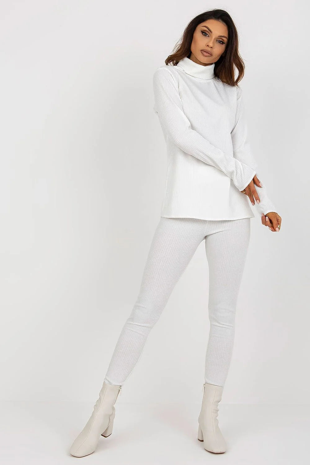 Ensemble femme modern style minimaliste pull col roulé pantalon côtelé blanc 85 coton 15 elasthanne