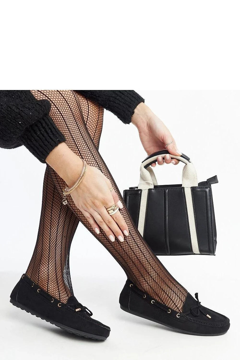 Mocassins en daim noir bijoux dorés accessoires élégants femmes confortables plates modernes