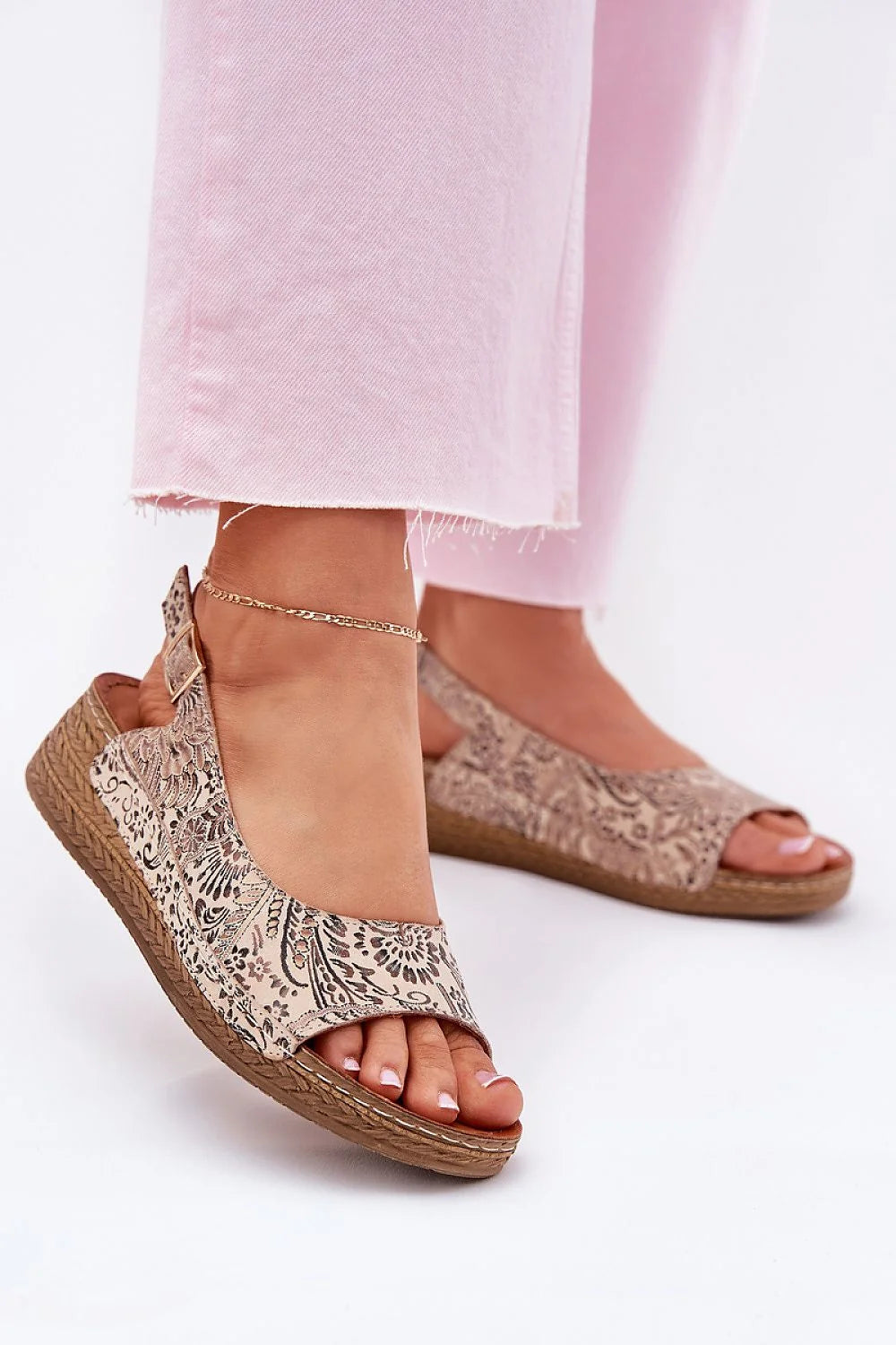 Sandales ouvertes marque Maciejka cuir naturel talon compensé motifs floraux style élégant confort été femmes