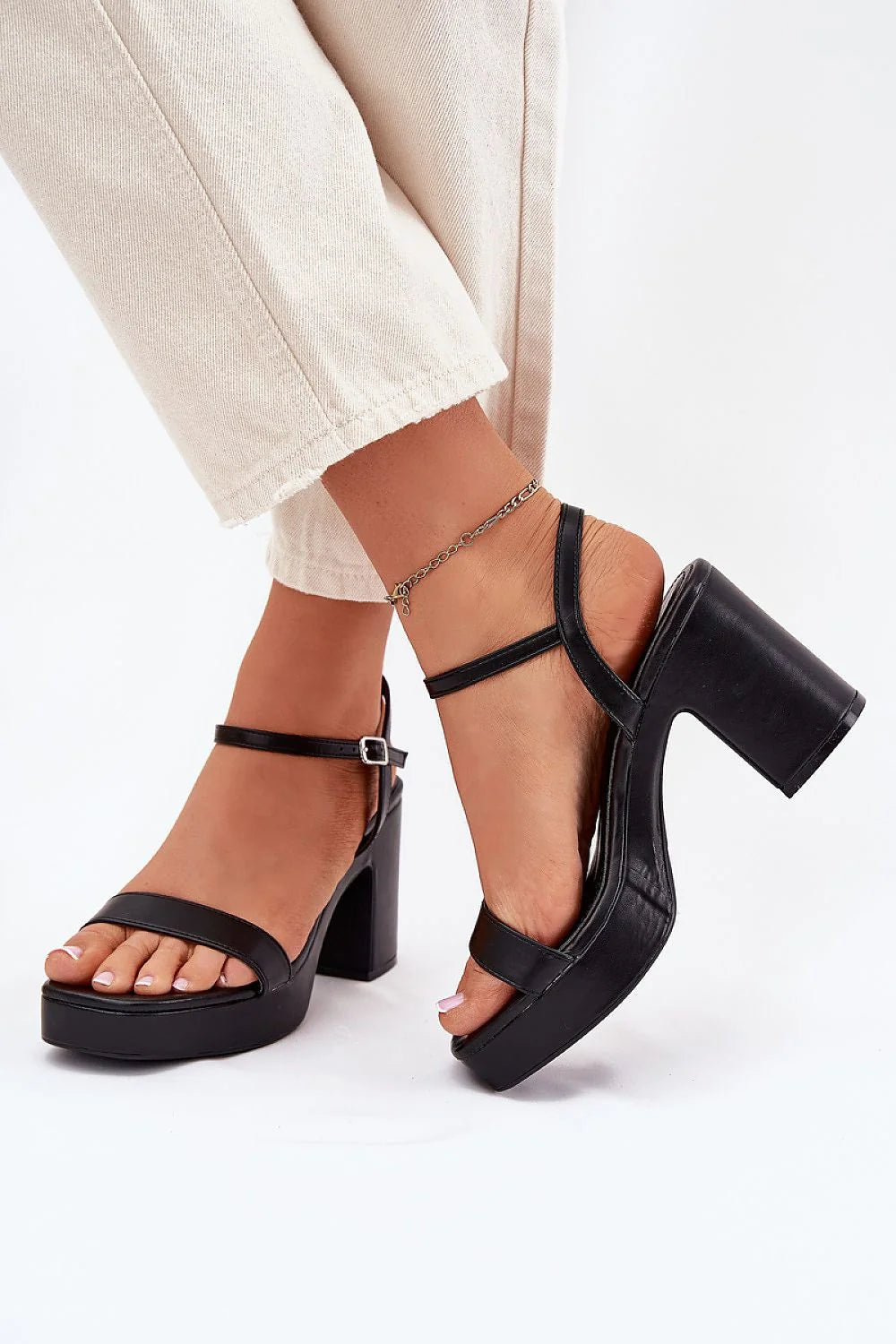 sandales platesforme talon bloc noir similicuir ajustables boucle cheville bride frontale ouvertes compensees confortables stables elegantes retro années90 soirée mariage