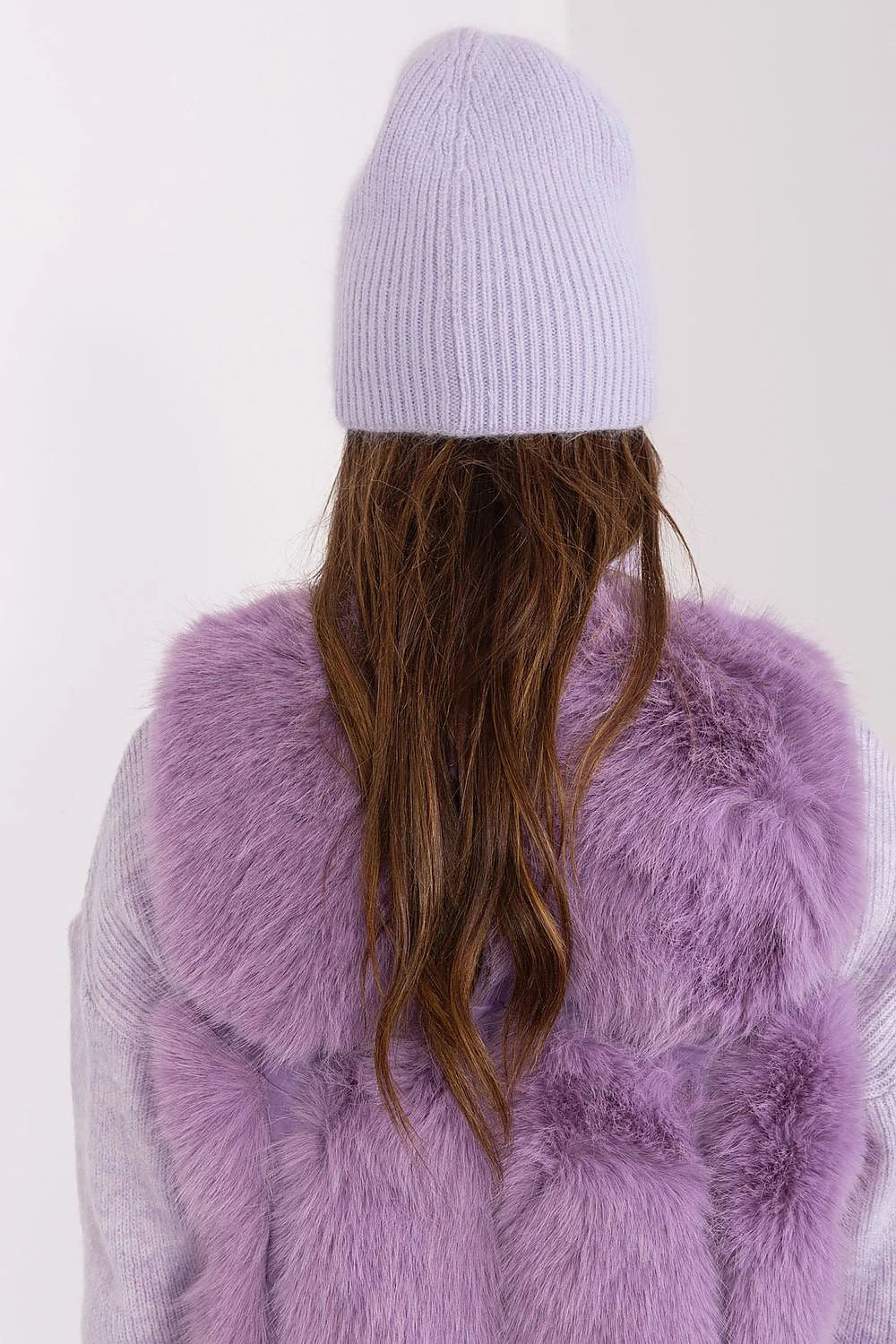 Bonnet d'hiver tricoté côtelé en laine et angora couleur lavande pâle avec détails en boutons pour femmes