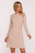 robe femme beige manches longues col rond haut ajusté taille marquée pattes boutons dorés coupe trapèze longueur genou tissu structuré