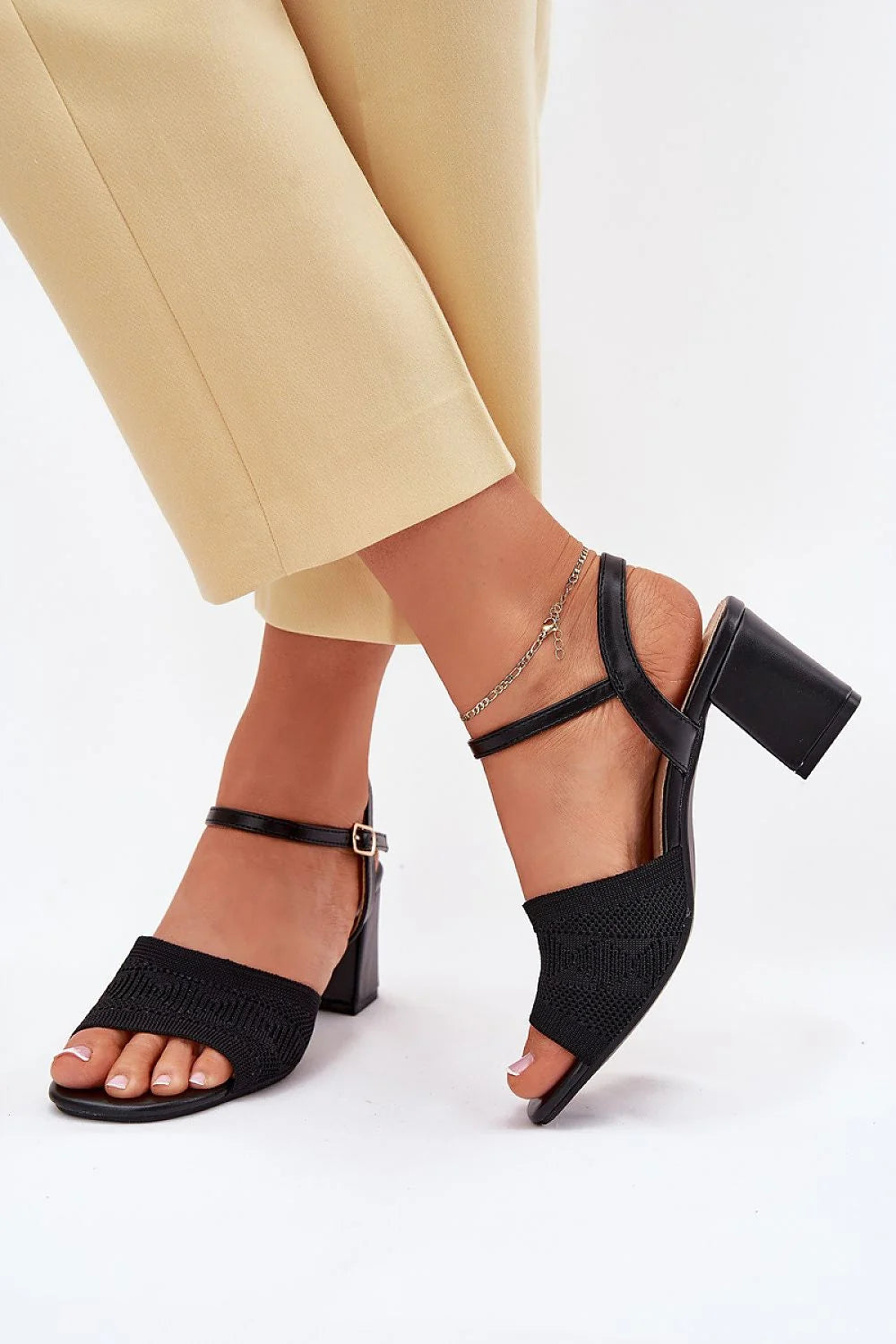 Sandales femme élégantes à talon block 6.5 cm cuir écologique tissu noir ajustables occasion spéciale été