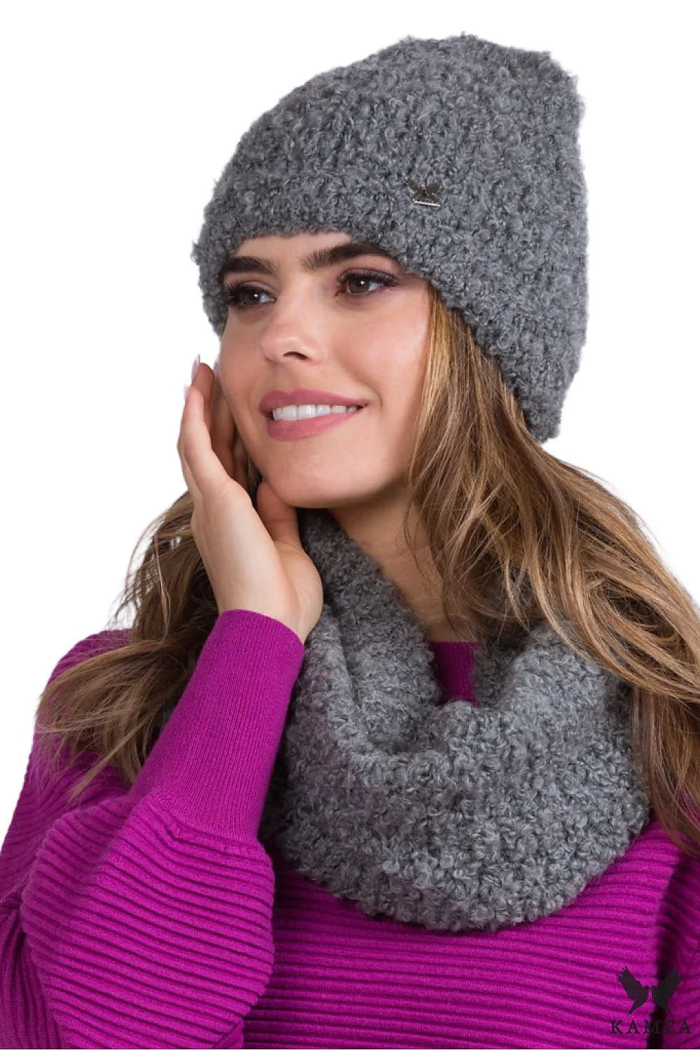 Bonnet et snood en tricot classique pour femme, texture bouclée, laine douce, couleur grise, confort hiver, accessoires mode
