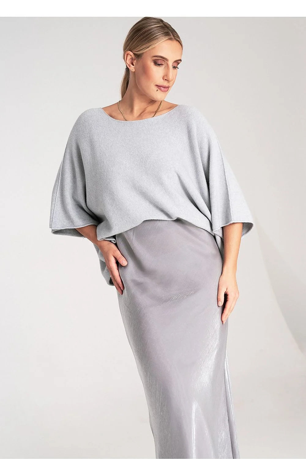 pull poncho femme maille fine gris clair oversize encolure bateau manches amples troisquarts kimono tombé fluide ourlet asymétrique