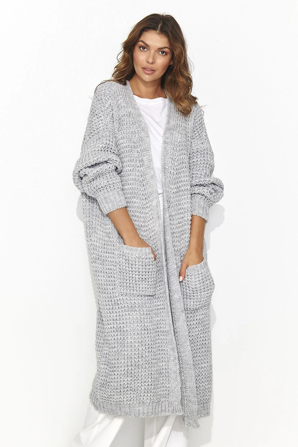 Cardigan Numinou pour femme long oversize tricot gris clair manches longues poches V-neck élégant mode automne hiver