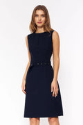 robe fourreau sans manches bleu marine longueur genou ceinture ajustable boucle recouverte taille cintrée coupe structurée col rond