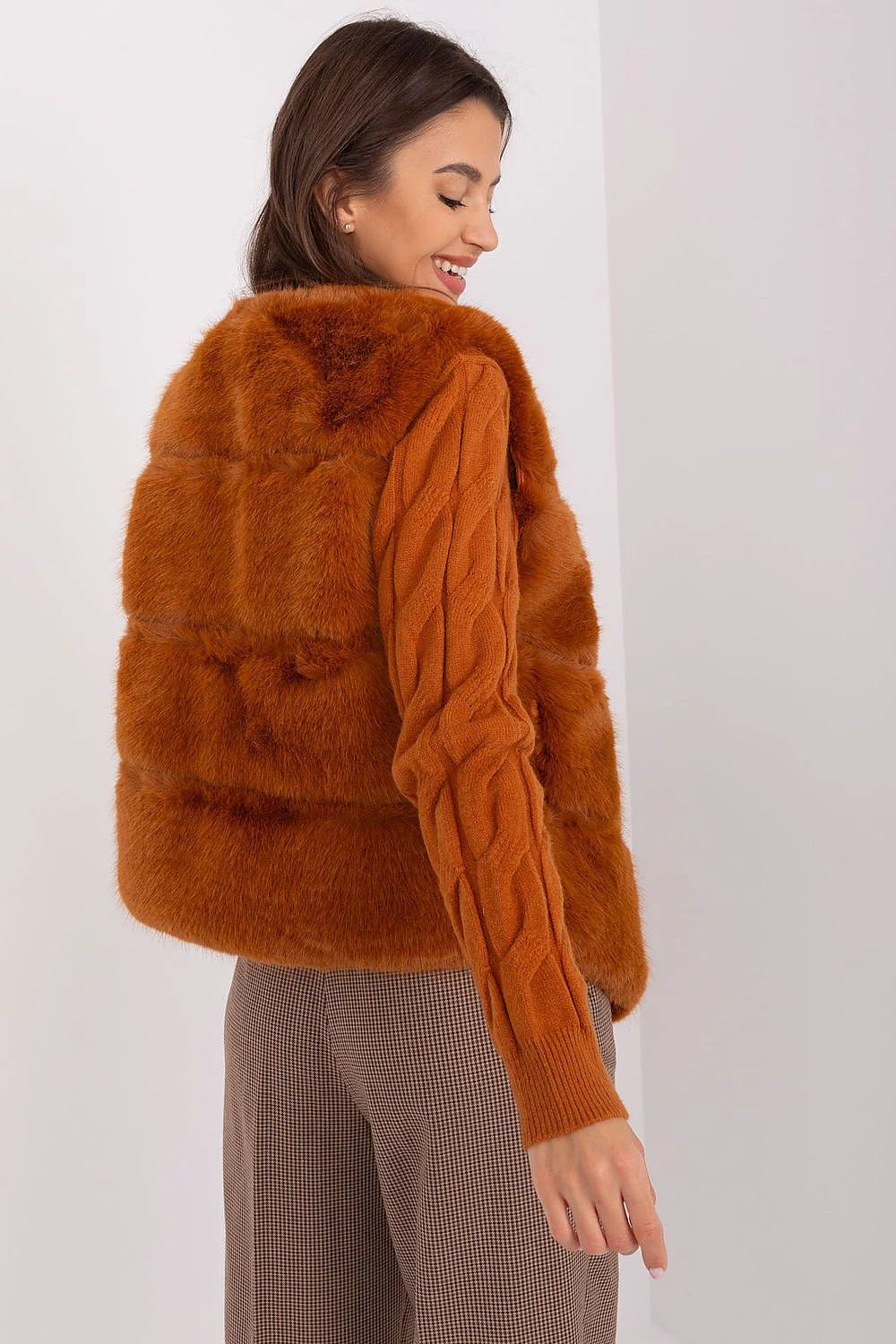 Gilet sans manches en fourrure synthétique pour femme, couleur rouille, style moderne et confortable