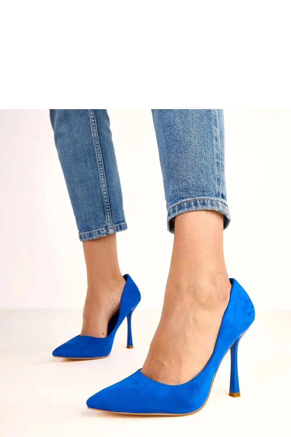 escarpins femme suède bleu électrique bout pointu talon aiguilles onze centimètres semelle beige contrastée cuir écologique silhouette élancée