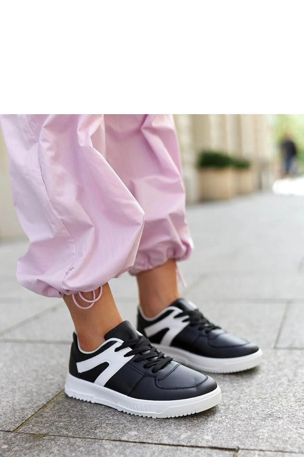 baskets solea femmes basses noir blanc contraste empiècement ondulé cuir synthétique semelle épaisse antidérapante lacets confort urbain casual moderne sportif