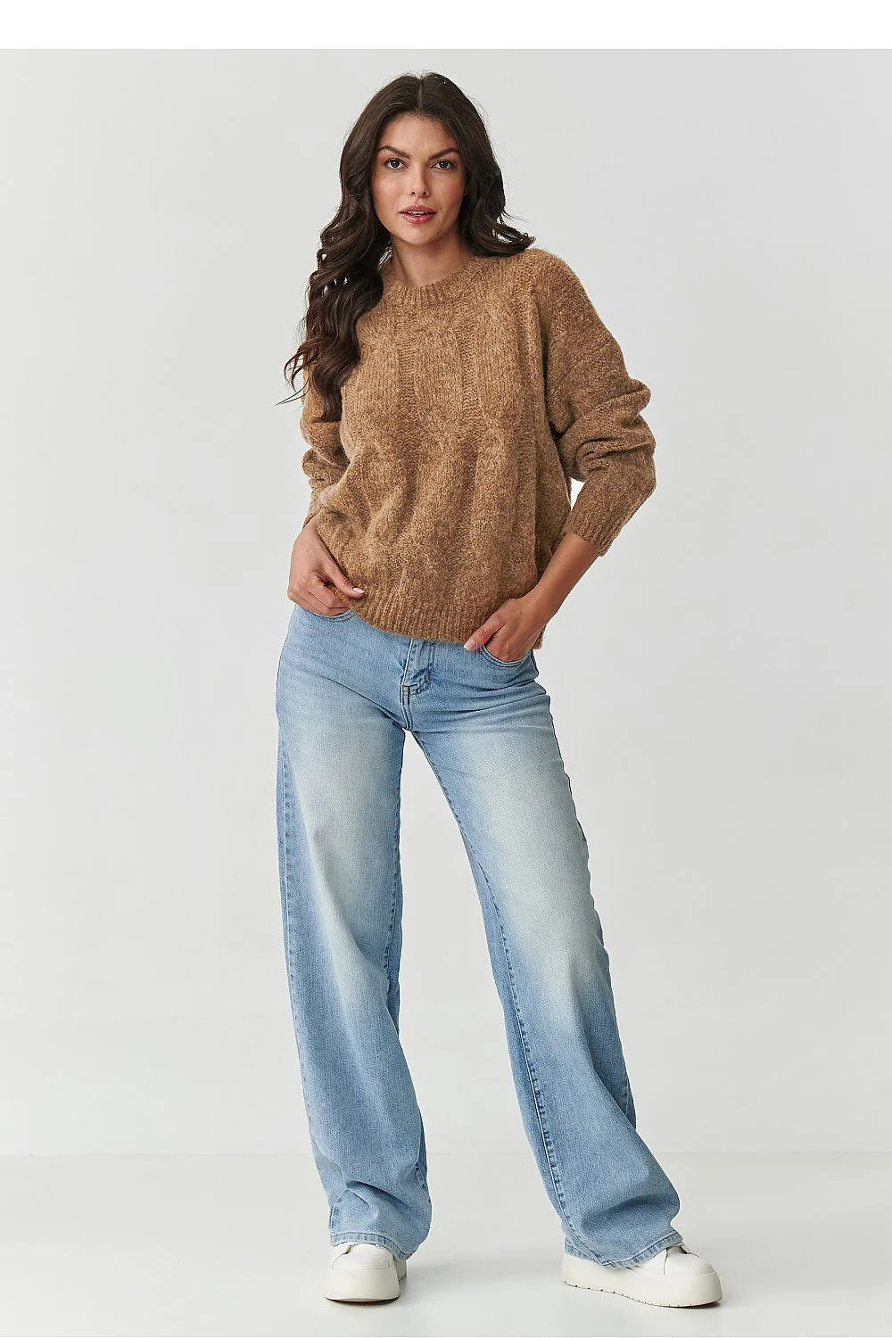 pull femme maille duveteuse camel col rond oversize ample manches longues tombantes tresse mohair laine acrylique polyamide côtelés chaleur confort