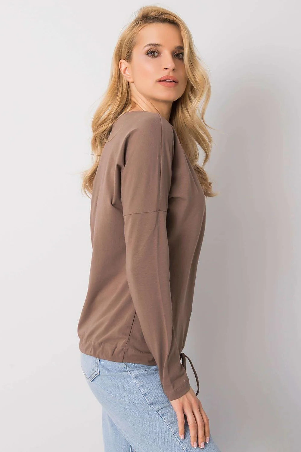 Sweat féminin en coton bleu marine manches longues coupe décontractée confortable style casual tendance