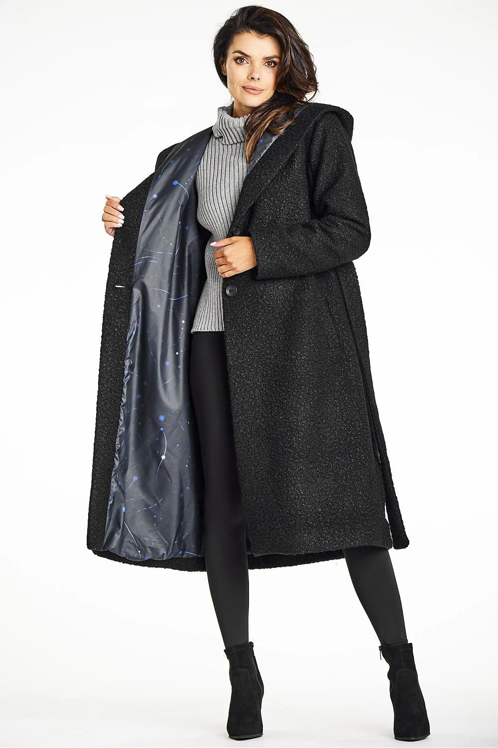 Manteau élégant long pour femme en tissu texturé noir avec capuche et col châle doublure satinée Awama