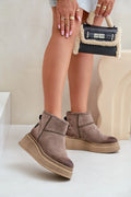 Bottes de neige pour femmes Step in style marque Maciejka cuir naturel fourrure intérieure plateforme talon compensé design moderne tendance couleur taupe mi-hauteur coutures contrastantes fermeture éclair