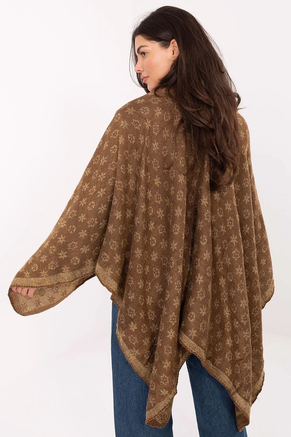 poncho femme oversize maille jacquard marron beige floral motif asymétrique bordure crochetée laineux épais doux manches larges superposition confortable bohème