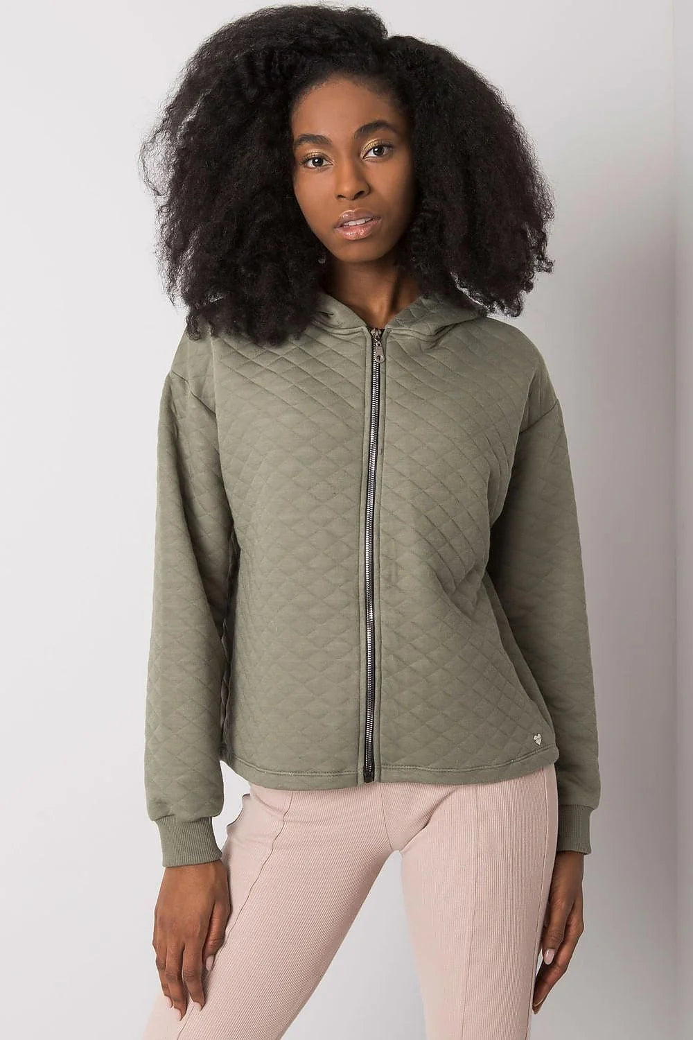 Sweatshirt femme coton matelassé gris clair zippé confort mode 2023 casual chic décontracté moderne