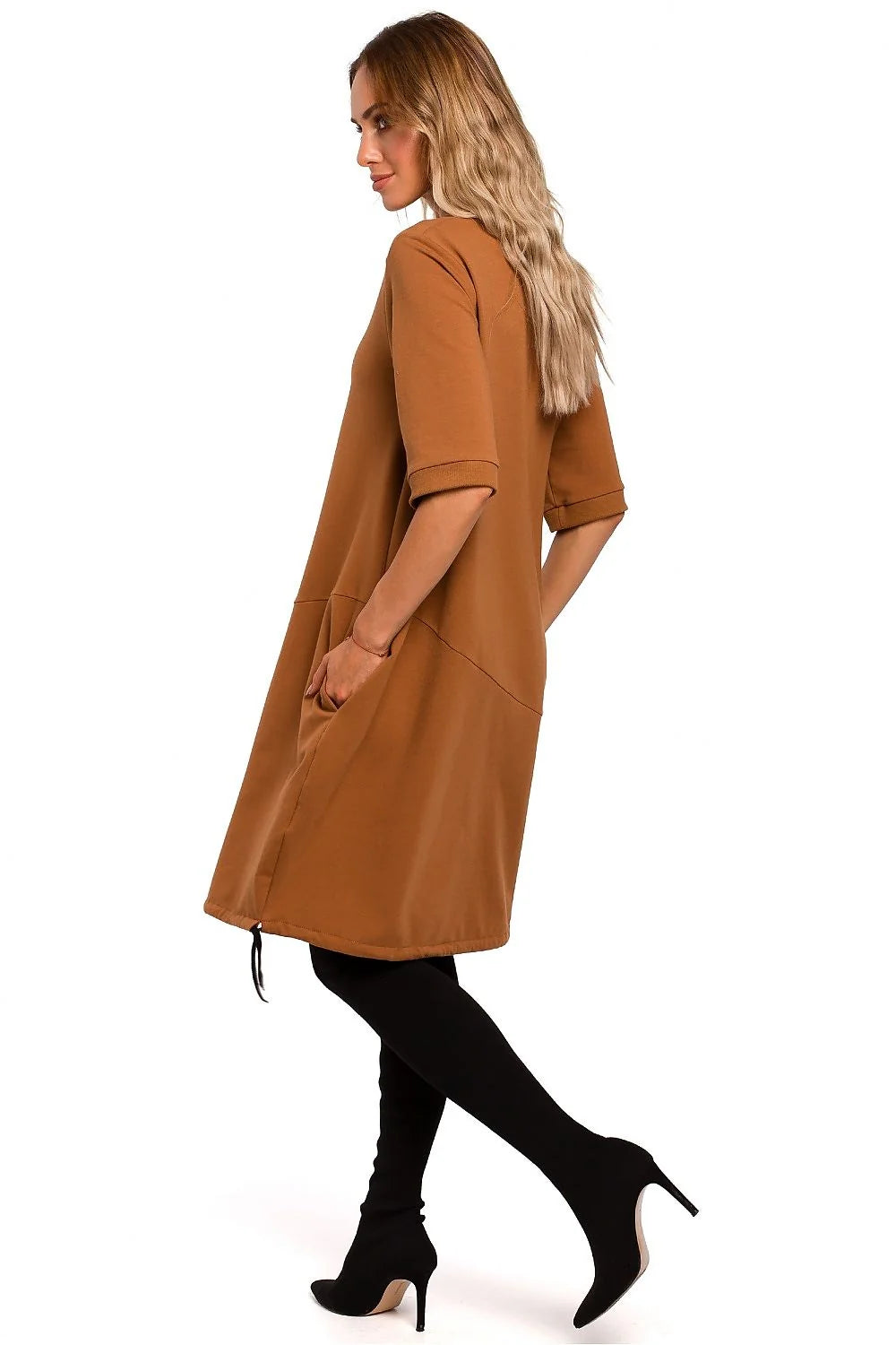 Robe mi-longue coton casual élégante marron camel confortable avec poches pour femmes modernes actives