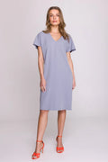 Robe élégante pour femme en lavande, coupe droite, genoux, manches courtes, décolleté V, matériau léger, occasion universelle
