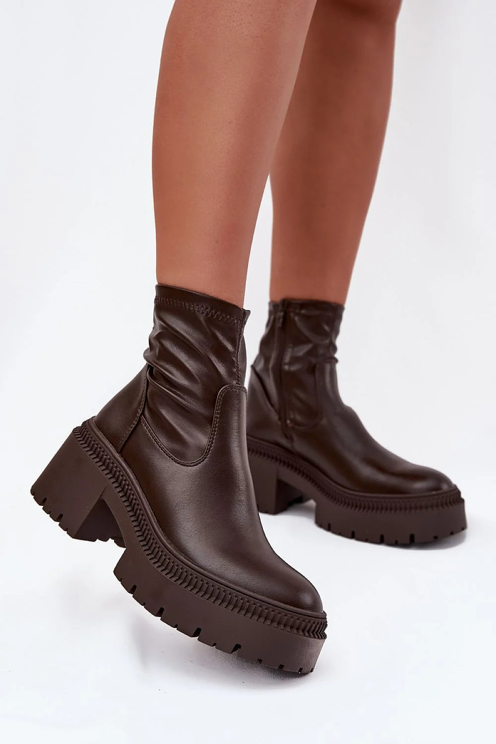 bottines femme plateforme chunky chelsea marron chocolat similicuir lisse semelle crantée épaisse talon bloc massif tige froncée zippée maintien urbain