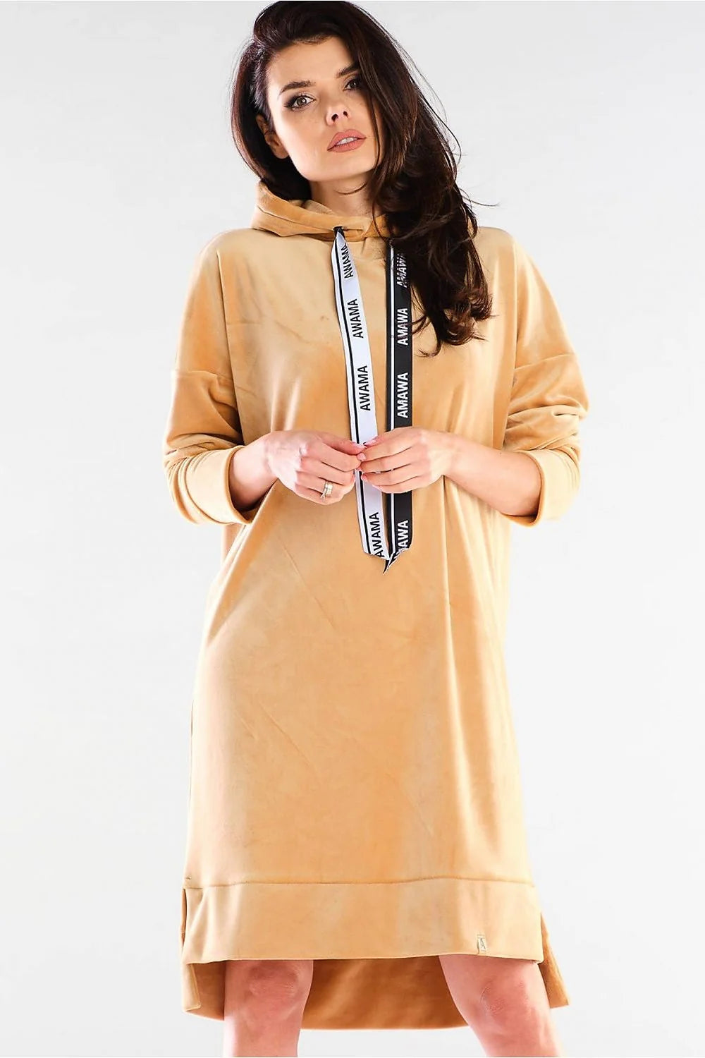 Robe décontractée en velours doux camel avec capuche intégrée, manches longues, style moderne féminin