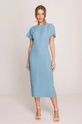 robe midi droite ajustée bleu pastel poudrée fluide légère manches courtes évasées encolure ronde minimaliste intemporelle