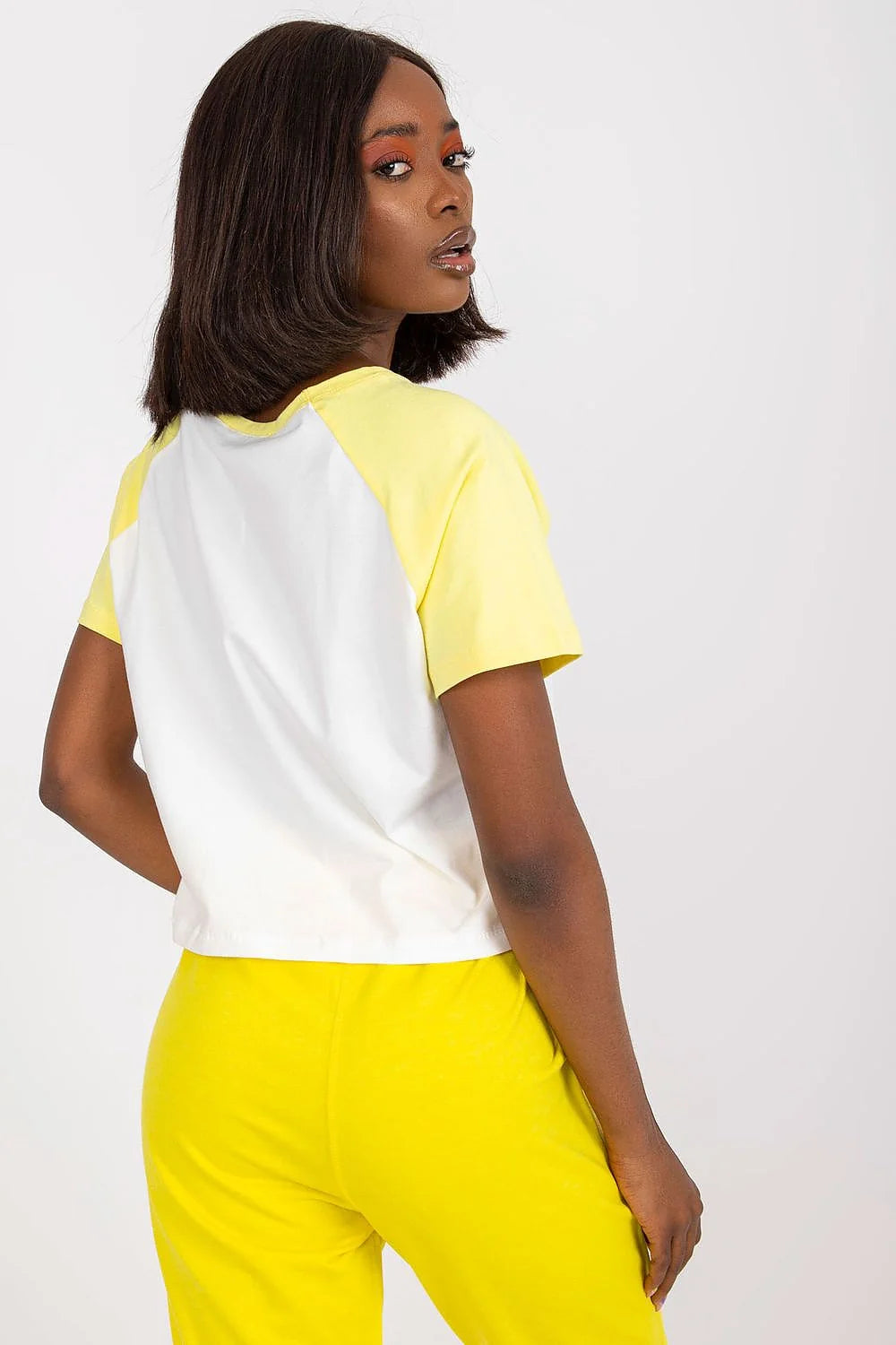 T-shirt femme décontracté style raglan manches courtes couleur blanc jaune inscription california coton spandex