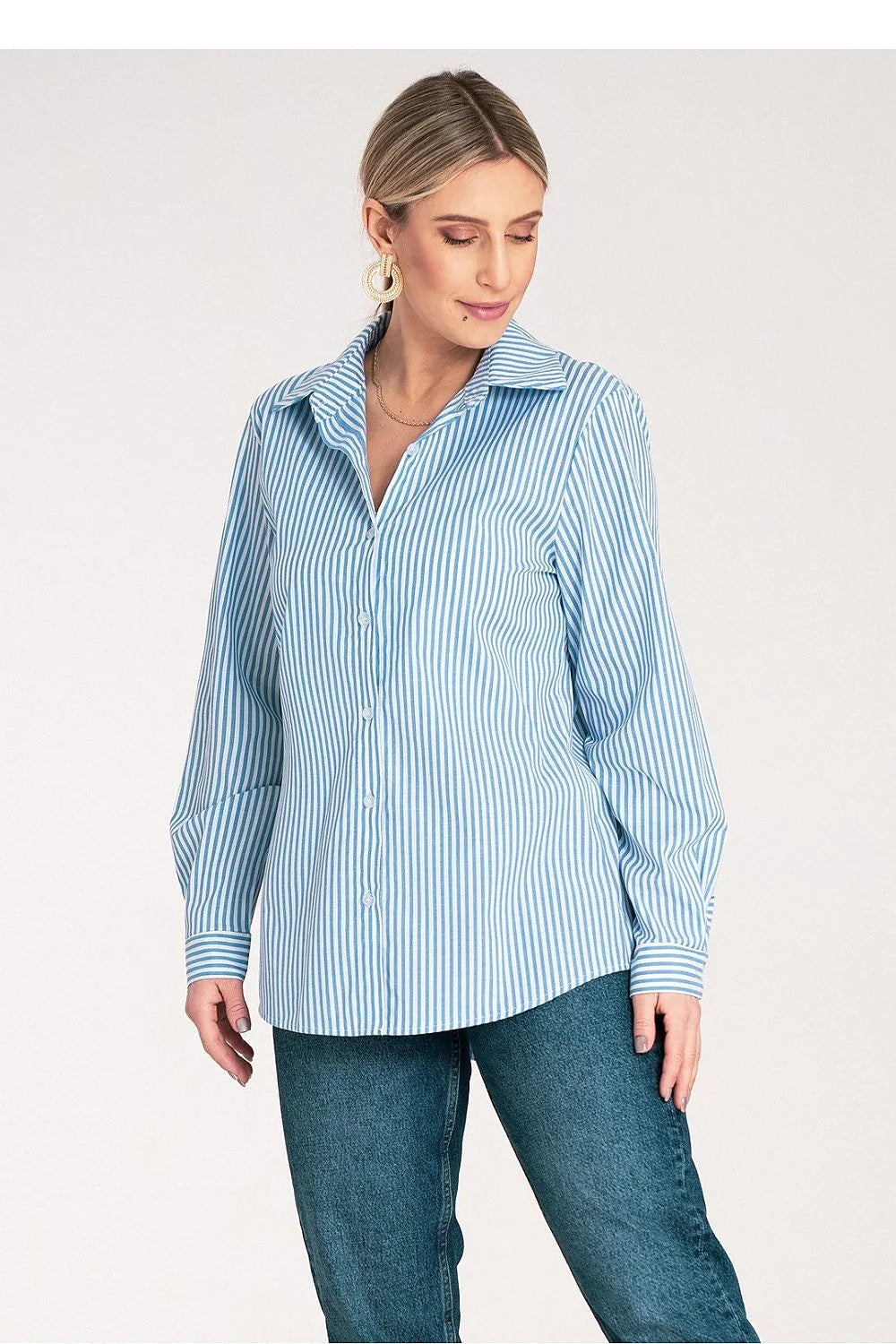chemise femme classique rayures verticales bleu ciel manches longues col structuré tissu léger polyester élasthanne coupe ample poignets boutonnés