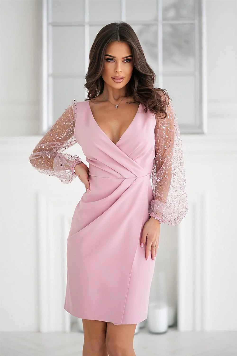 Robe de soirée élégante rose pâle en V manches longues transparentes effet croisé satiné polyester femme
