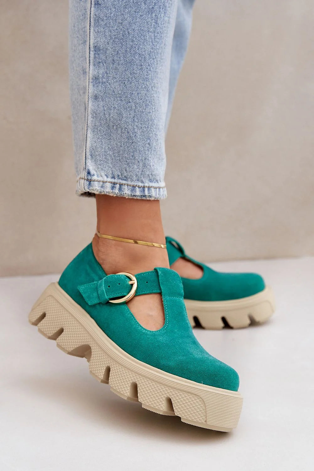 Chaussures basses femmes style Mary Jane tige suède turquoise large strap golden buckle confortable mode tendance