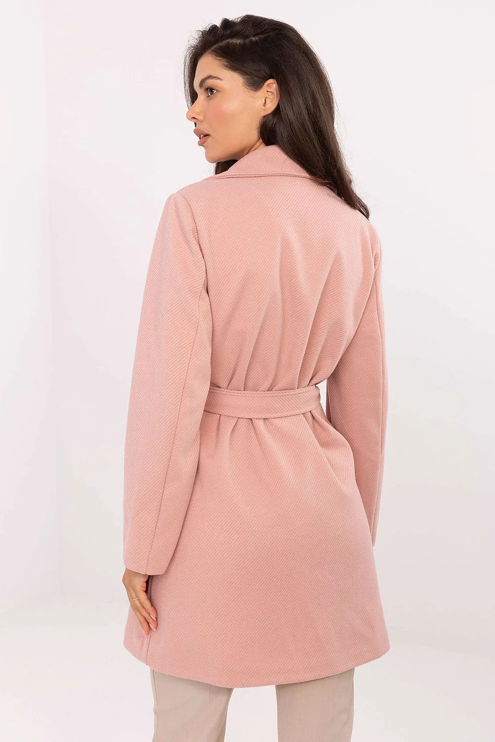 manteau femme mi long ceinturé rose poudré double boutonnage boutons effet écaille coupe tailleur grand col cranté