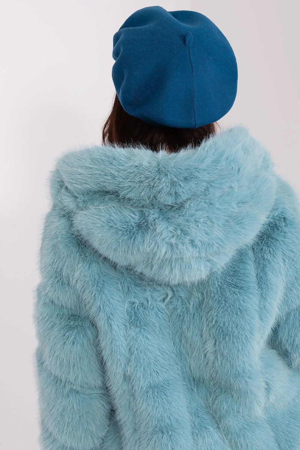 Manteau élégant pour femmes en matière imitation fourrure couleur bleu pâle coupe ample longueur mi-long manches bouffantes col large et doux