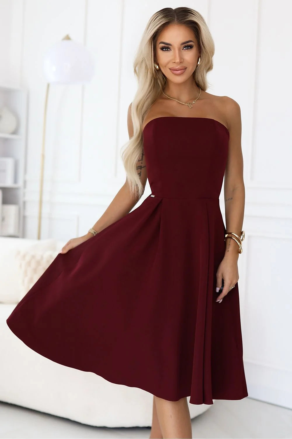 robe soirée corset bordeaux bandeau patineuse mi genou ajustée taille cintrée crêpe extensible structuré épuré maintien élégant numoco