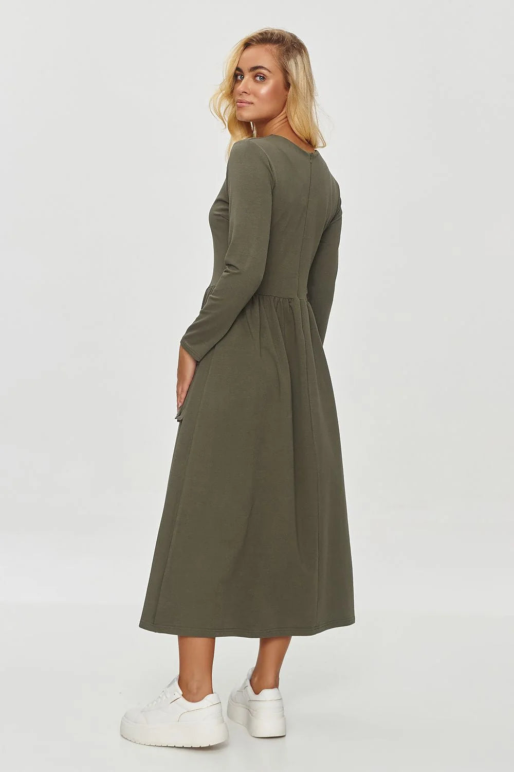 Robe de jour Makadamia longueur midi manches longues encolure ronde taille ajustable matériau doux femme