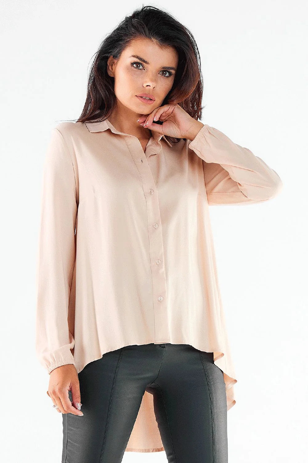 Chemise élégante pour femme longues manches design asymétrique dos allongé style moderne blanc coupe ample